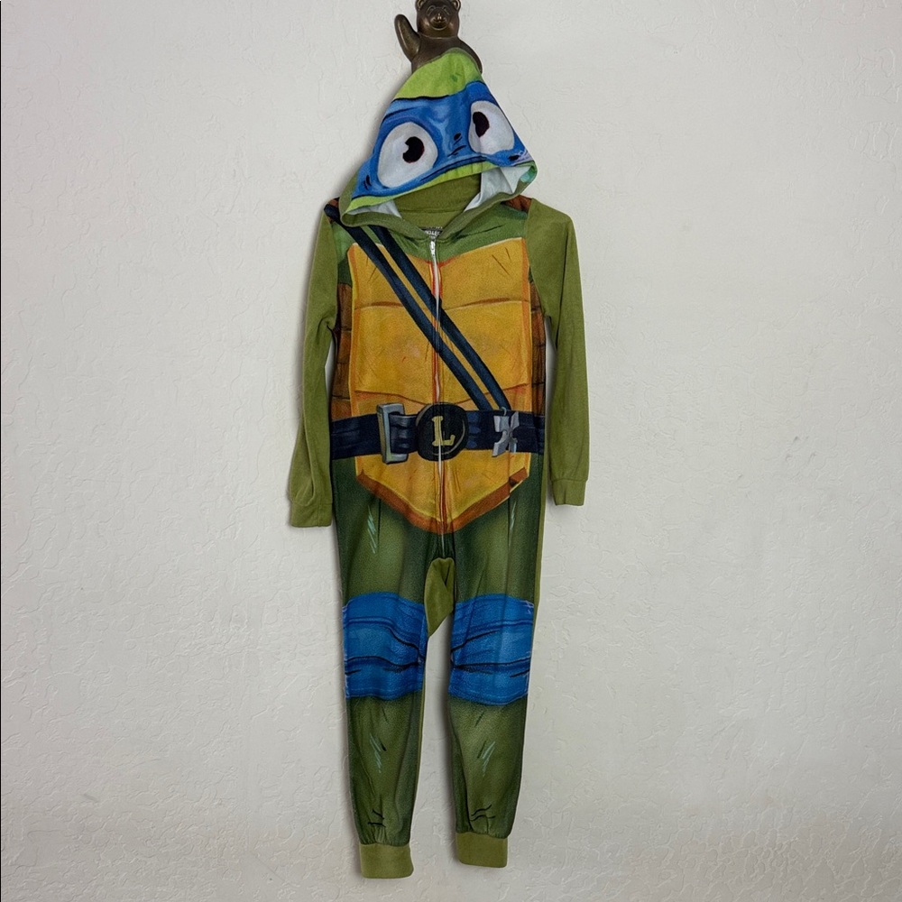 Teenage Mutant Ninja Turtles Leonardo Green onesie  Pajama size S 6/7 boys